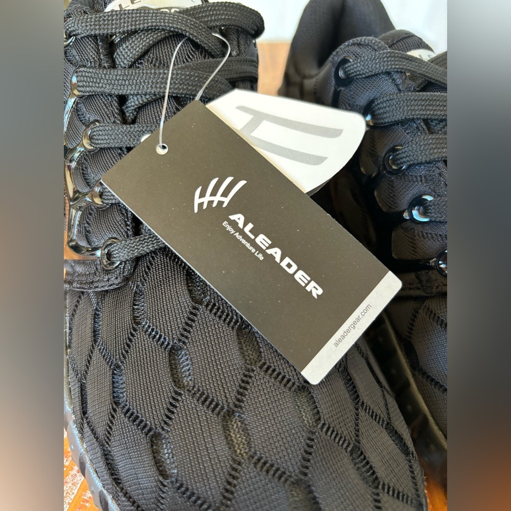 Used Black Lightweight Athletic Men's Shoes in Size 8.5 - Picture 4 of 8